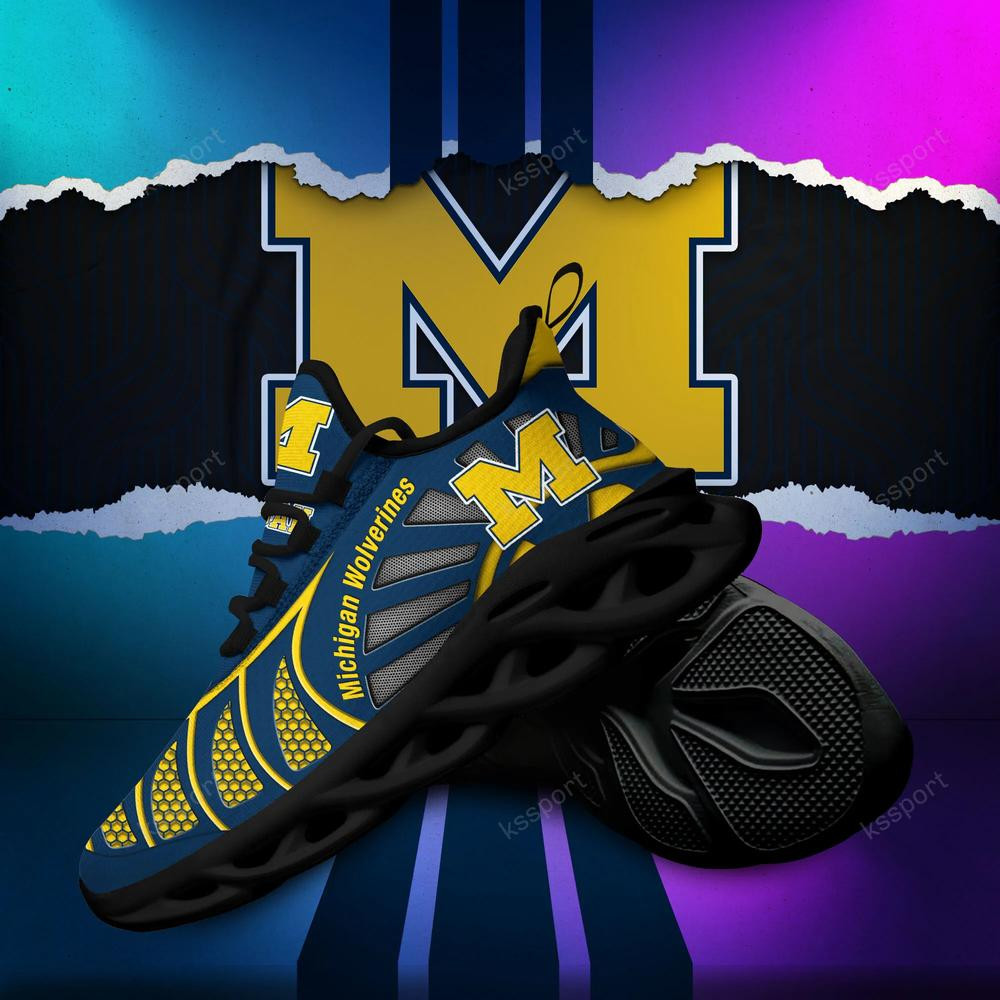 Michigan Wolverines Max Soul Clunky, Black And White Running Shoes - Famjoys Michigan Wolverines Max Soul Clunky, Black And White Running Shoes - Famjoys
