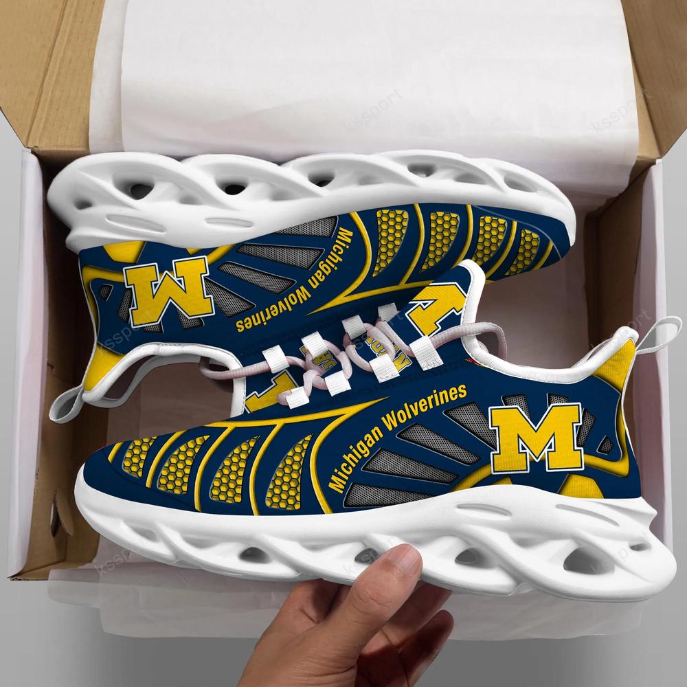 Michigan Wolverines Max Soul Clunky, Black And White Running Shoes - Famjoys Michigan Wolverines Max Soul Clunky, Black And White Running Shoes - Famjoys