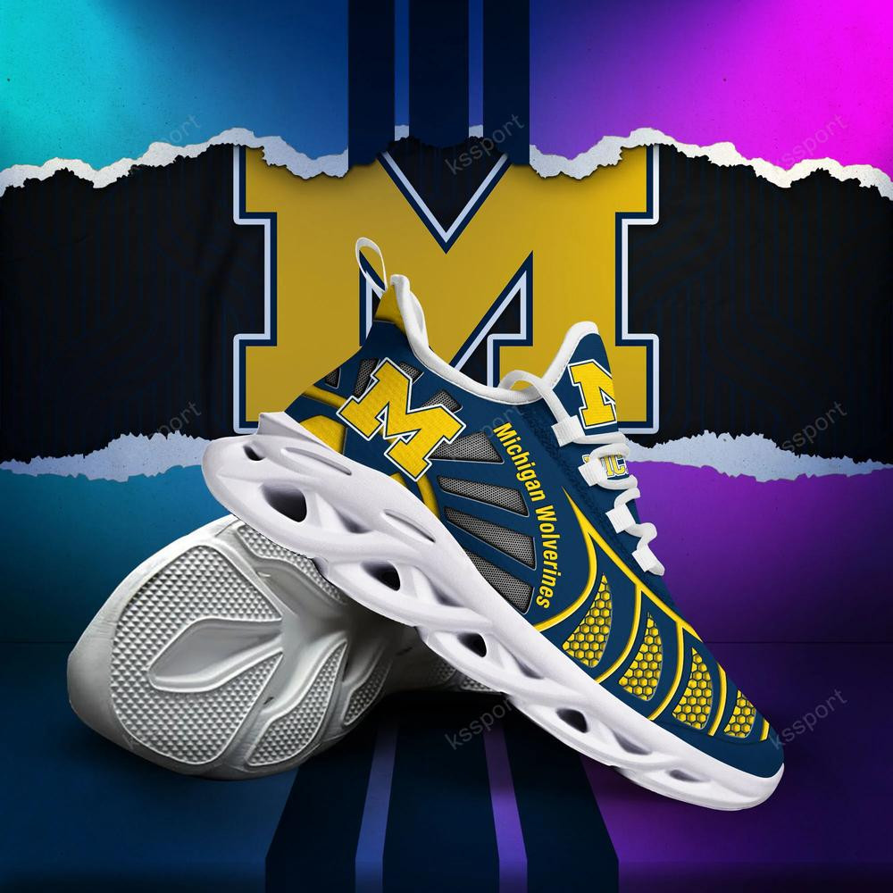 Michigan Wolverines Max Soul Clunky, Black And White Running Shoes - Famjoys Michigan Wolverines Max Soul Clunky, Black And White Running Shoes - Famjoys